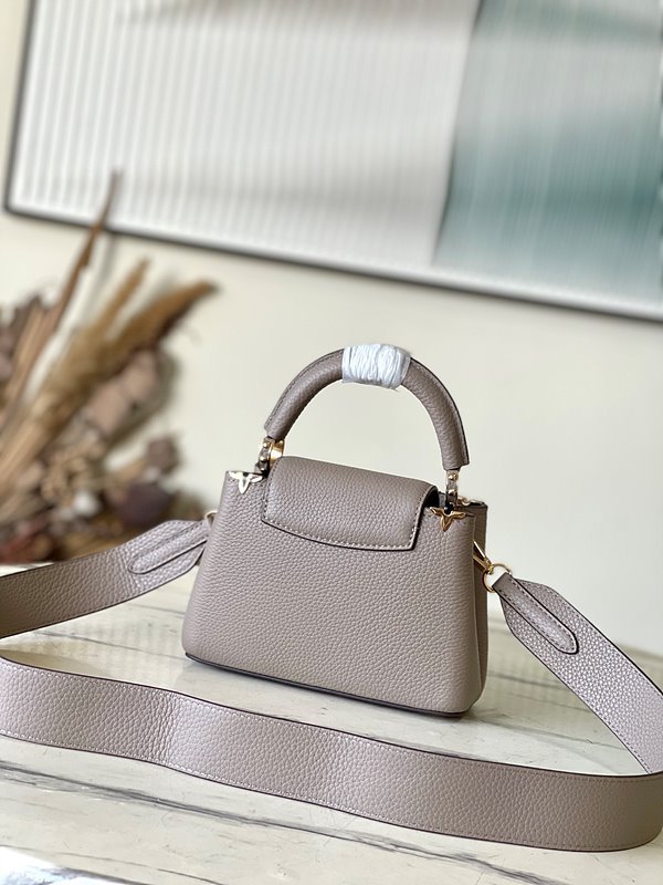 루이비통 카퓌신 미니 갈렛 [매장가 870만원대]