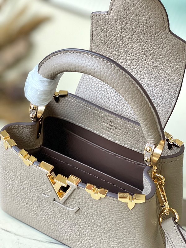 루이비통 카퓌신 미니 갈렛 [매장가 870만원대]