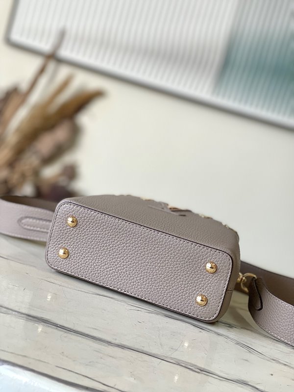 루이비통 카퓌신 미니 갈렛 [매장가 870만원대]