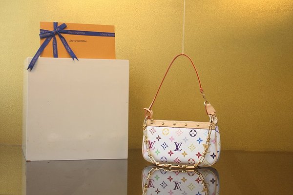 루이비통 LV x TM 포쉐트 악세수아 M13404 [매장가 326만원대]