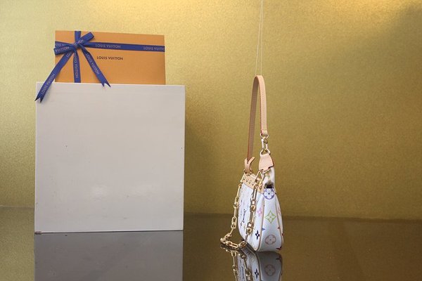 루이비통 LV x TM 포쉐트 악세수아 M13404 [매장가 326만원대]