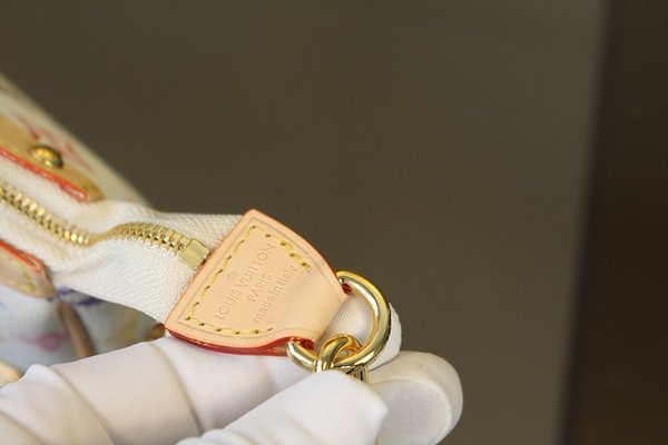 루이비통 LV x TM 포쉐트 악세수아 M13404 [매장가 326만원대]