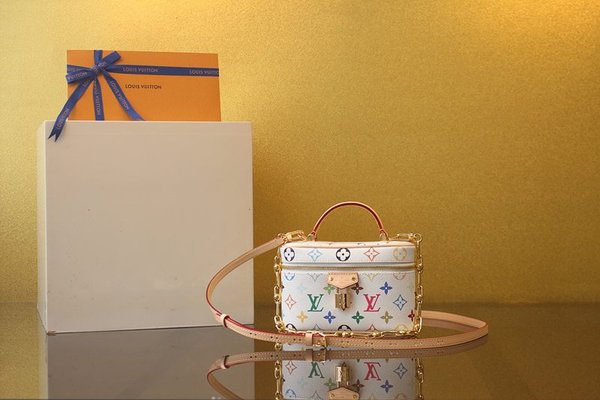 루이비통 LV x TM 베니티 체인 파우치 M13662 [매장가 455만원대]