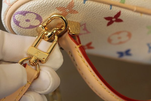 루이비통 LV x TM 베니티 체인 파우치 M13662 [매장가 455만원대]