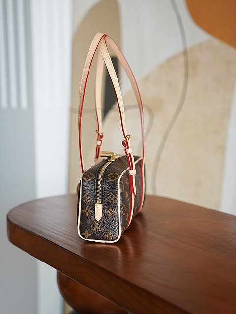 루이비통 행 온 M47031 [매장가 300만원대]