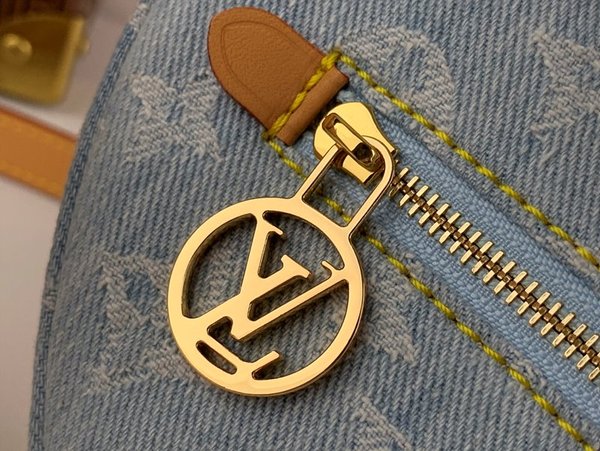 루이비통 데님 루프 모노그램 숄더백 [매장가 387만원대]