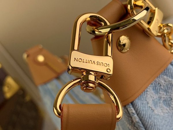 루이비통 데님 루프 모노그램 숄더백 [매장가 387만원대]