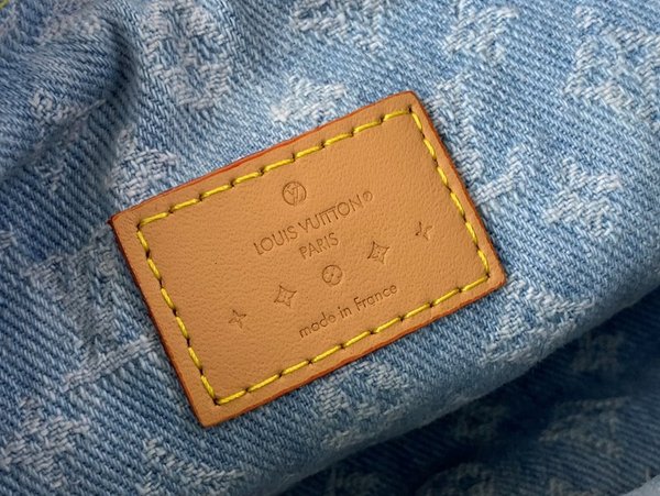 루이비통 데님 루프 모노그램 숄더백 [매장가 387만원대]