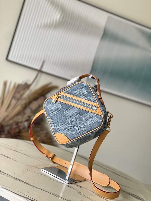 루이비통 데님 체스 메신저 다미에 크로스백 [매장가 403만원대]