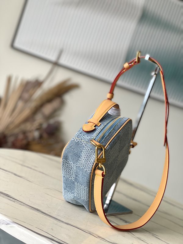 루이비통 데님 체스 메신저 다미에 크로스백 [매장가 403만원대]