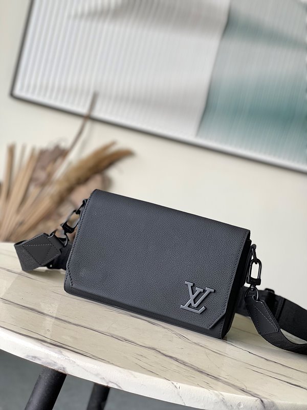루이비통 테이크오프 메신저 PM [매장가 349만원대]