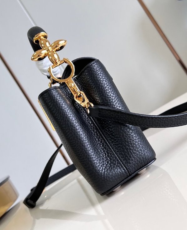 루이비통 카퓌신 미니 M23943 [매장가 860만원대]