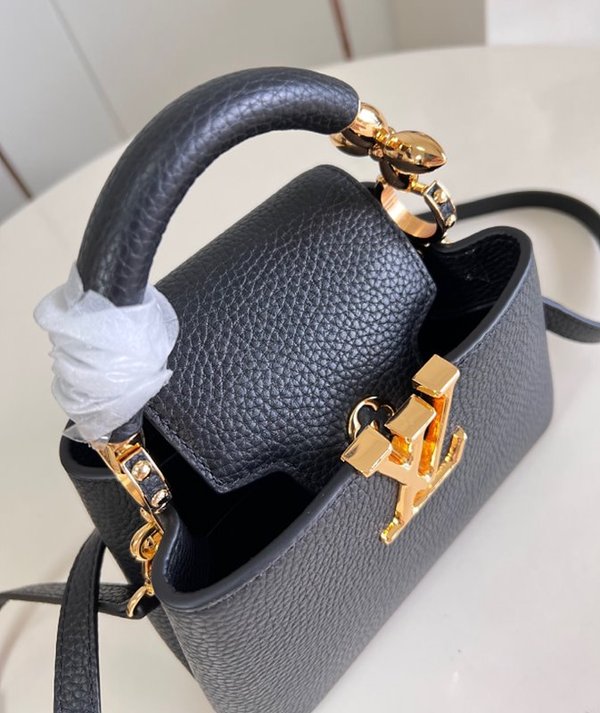 루이비통 카퓌신 미니 M23943 [매장가 860만원대]