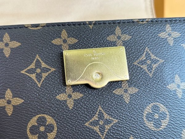 루이비통 클루니 미니백 [매장가 306만원대]