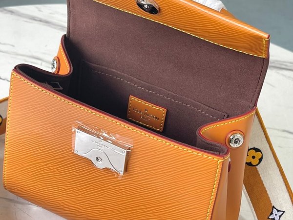 루이비통 클루니 미니백 [매장가 347만원대]