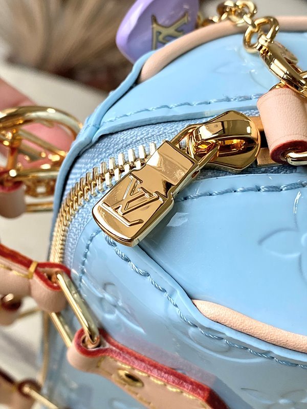 루이비통 나노스피디 모노그램 베르니 [매장가 323만원대]