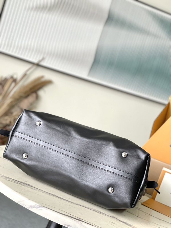 루이비통 캐리올다크MM / M25143 [매장가516만원대]