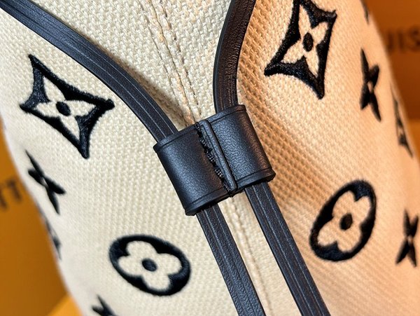 루이비통 네버풀 MM 카우하이드 베이지 [매장가 330만원대]