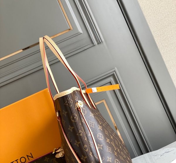 루이비통 네버풀 MM 모노그램 피보안 [매장가 250만원대]