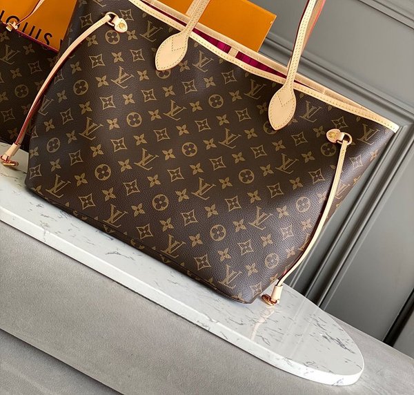루이비통 네버풀 MM 모노그램 피보안 [매장가 250만원대]