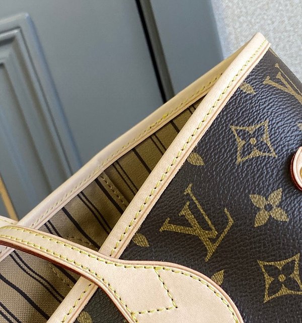 루이비통 네버풀 MM 모노그램 베이지 [매장가 250만원대]