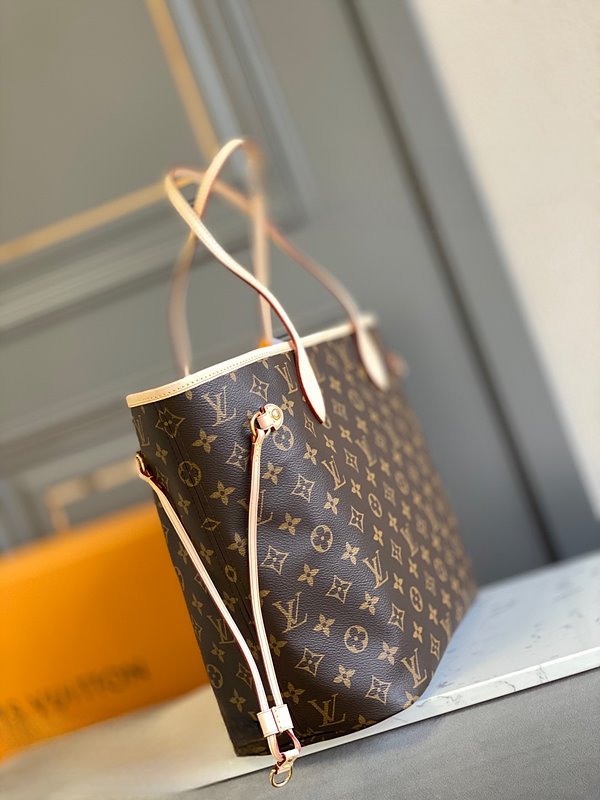 루이비통 네버풀 MM 모노그램 베이지 [매장가 250만원대]