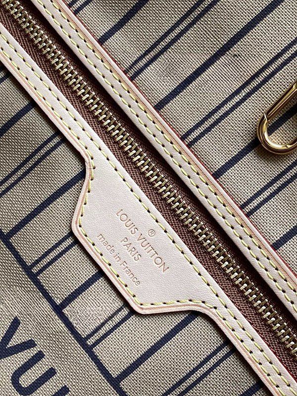 루이비통 네버풀 MM 모노그램 베이지 [매장가 250만원대]