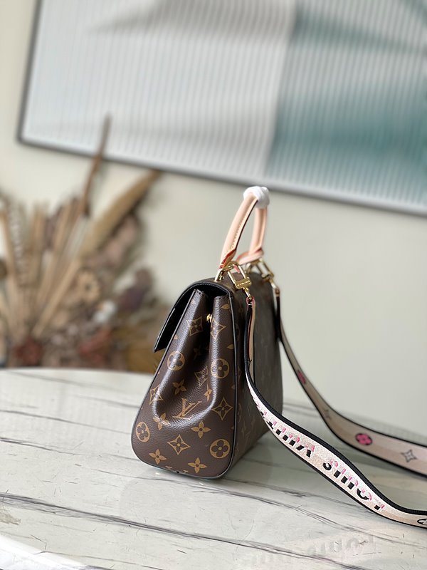 루이비통 클루니 BB [매장가 320만원대]