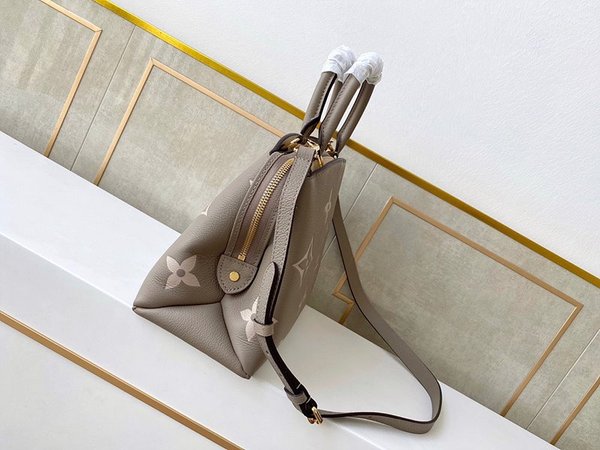 루이비통 쁘띠뜨팔레 크렘 [매장가 410만원대]