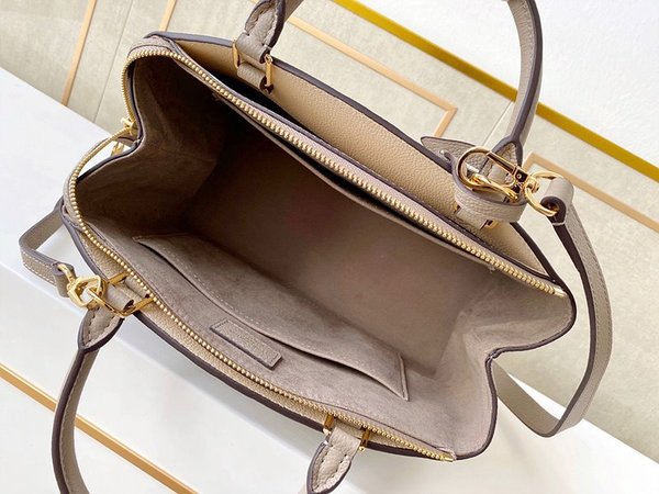 루이비통 쁘띠뜨팔레 크렘 [매장가 410만원대]