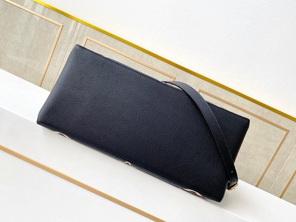 루이비통 그랑팔레 바이 컬러 [매장가 460만원대]