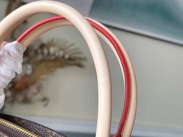 루이비통 그랑팔레 모노그램 [매장가 380만원대]