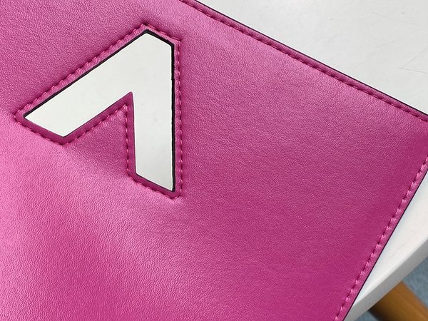 루이비통 트위스트 원 핸들 PM 블랙 [매장가 610만원대]