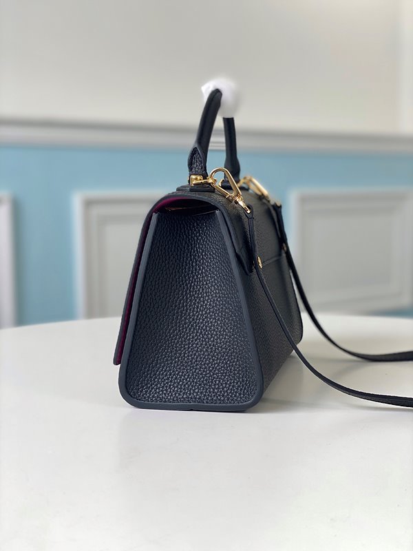 루이비통 트위스트 원 핸들 PM 블랙 [매장가 610만원대]