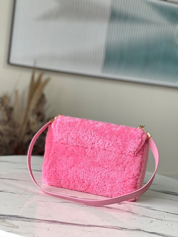 루이비통 트위스트 MM 핑크펄 [매장가 740만원대]