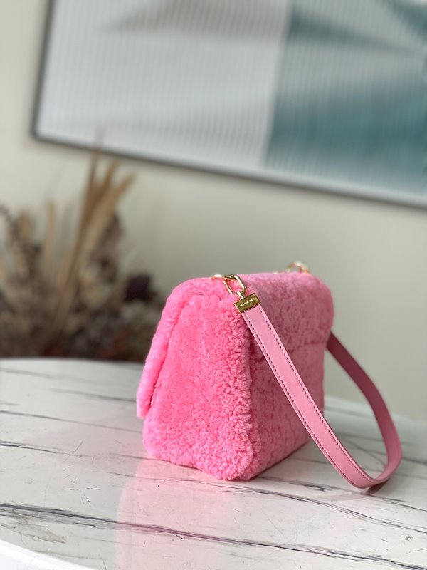 루이비통 트위스트 MM 핑크펄 [매장가 740만원대]