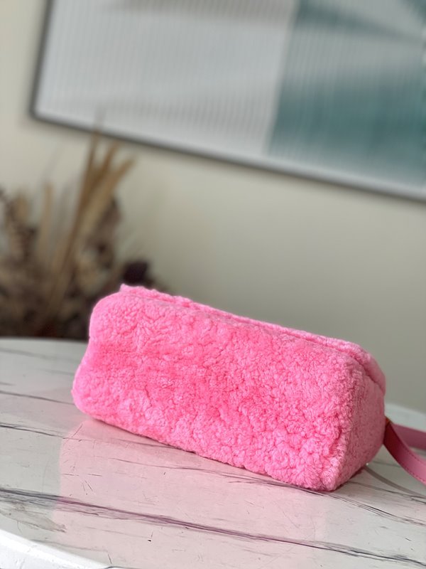 루이비통 트위스트 MM 핑크펄 [매장가 740만원대]