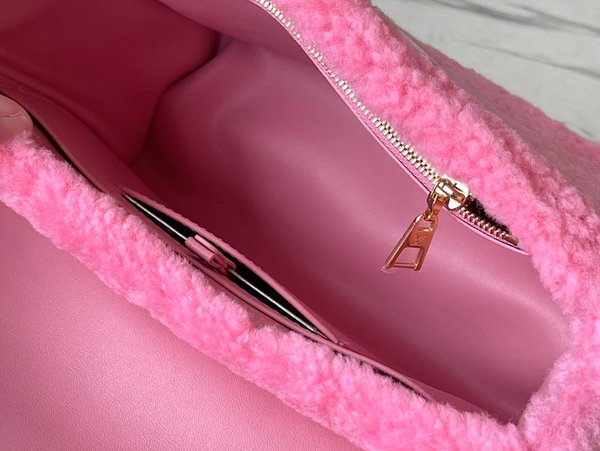 루이비통 트위스트 MM 핑크펄 [매장가 740만원대]