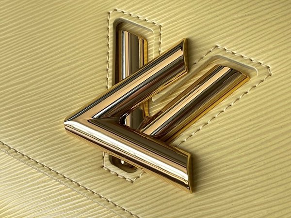 루이비통 트위스트 MM 플룸 [매장가 610만원대]