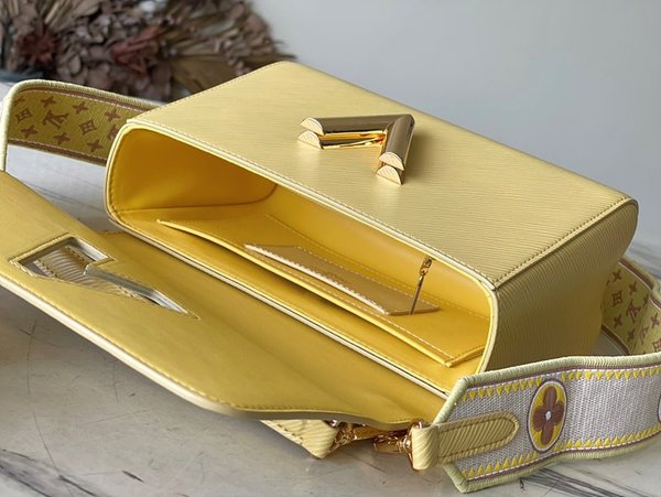 루이비통 트위스트 MM 플룸 [매장가 610만원대]