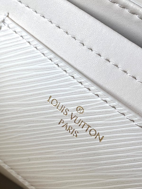 루이비통 트위스트 MM 쿼르츠 플로럴 장식 [매장가 630만원대]