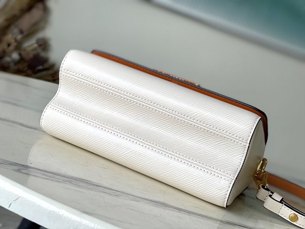 루이비통 트위스트 MM 쿼르츠 [매장가 640만원대]