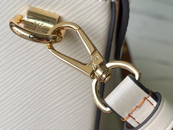 루이비통 트위스트 MM 쿼르츠 [매장가 640만원대]