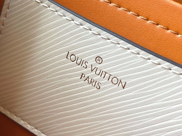 루이비통 트위스트 MM 쿼르츠 [매장가 640만원대]