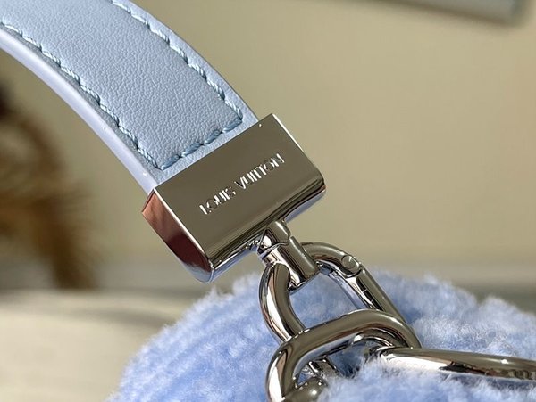 루이비통 트위스트 MM 블루펄 [매장가 740만원대]