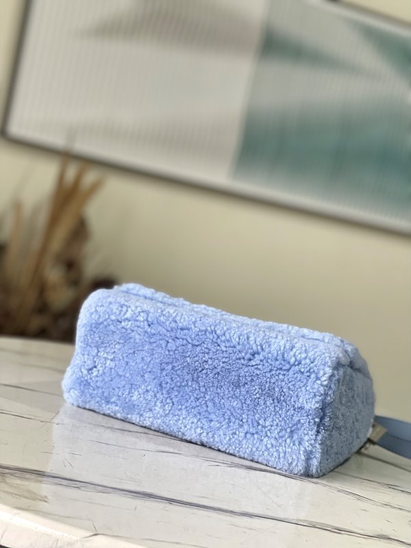 루이비통 트위스트 MM 블루펄 [매장가 740만원대]