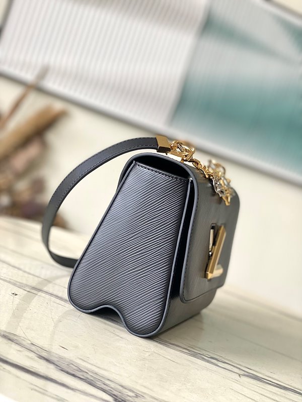 루이비통 트위스트 MM 블랙 플로럴 장식 [매장가 630만원대]