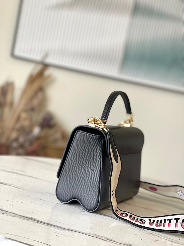 루이비통 트위스트 MM 블랙 스트랩베이지 [매장가 600만원대]