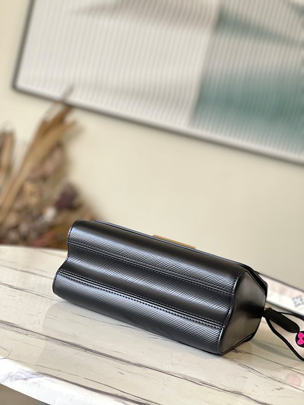 루이비통 트위스트 MM 블랙 스트랩베이지 [매장가 600만원대]