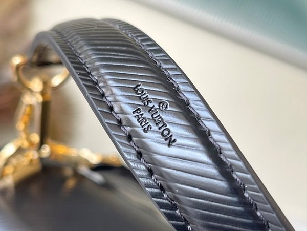 루이비통 트위스트 MM 블랙 스트랩베이지 [매장가 600만원대]